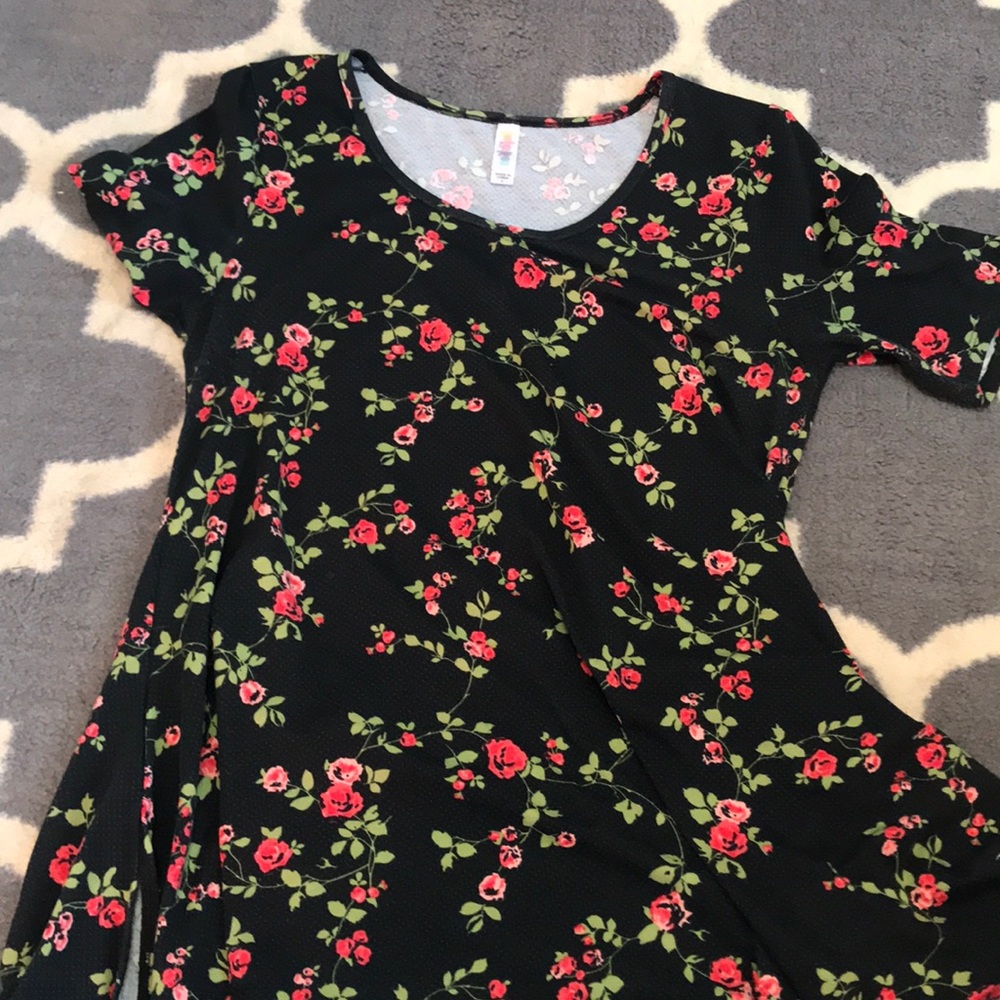 LulaRoe Sweetheart Rose Perfect T